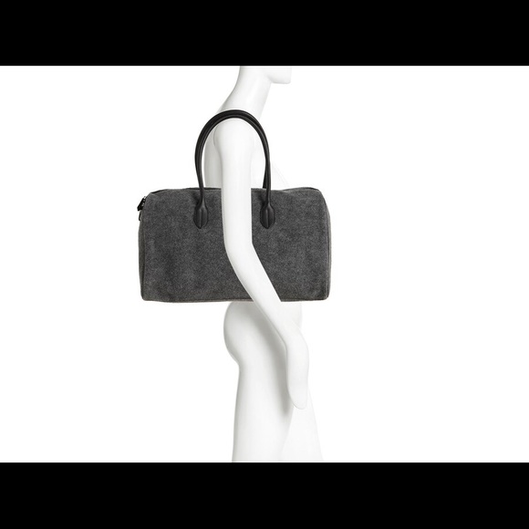 NWOT! DSW Gray Felt Duffle Overnight Bag - Picture 2 of 10